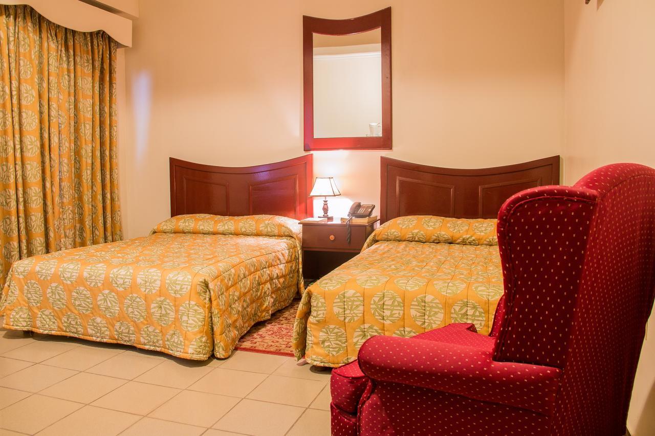 Regency Suites Hotel Джорджтаун Екстериор снимка