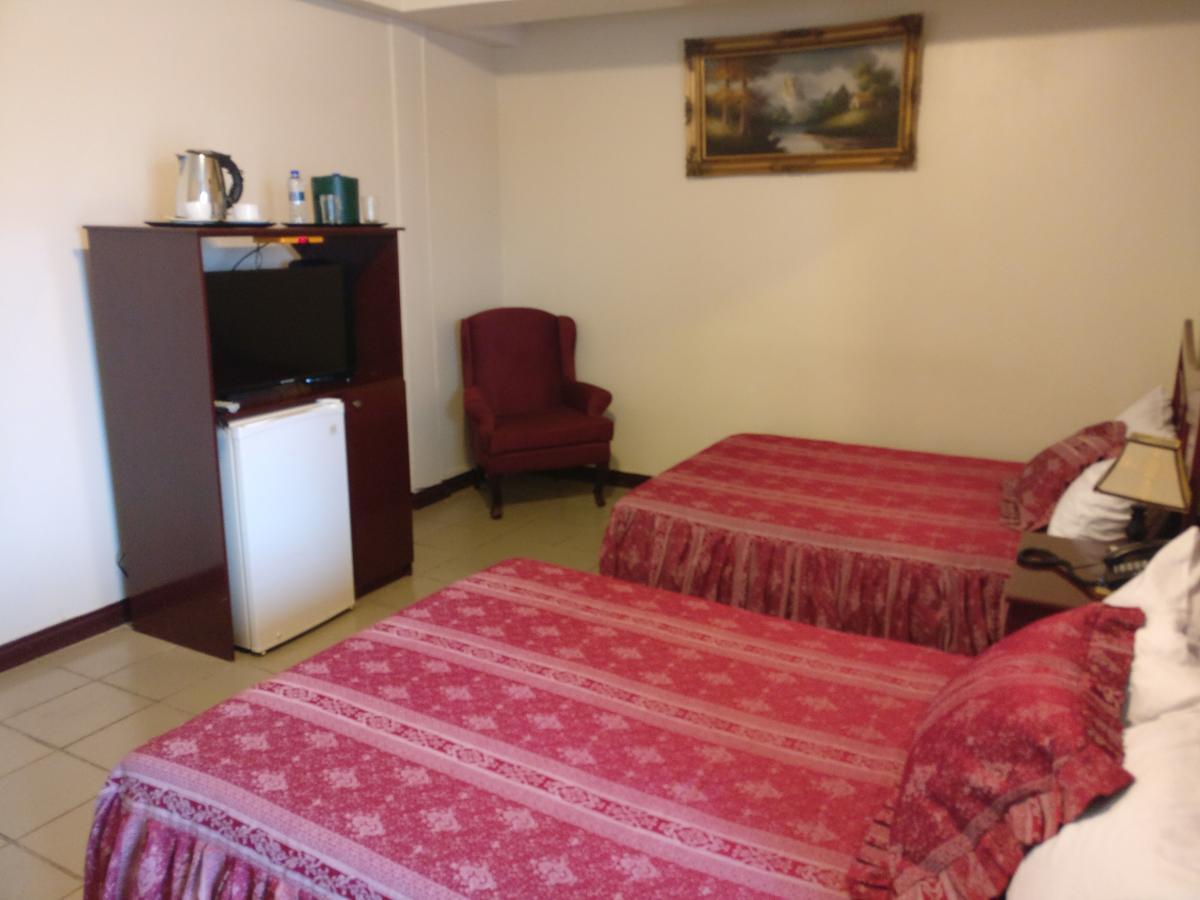 Regency Suites Hotel Джорджтаун Екстериор снимка