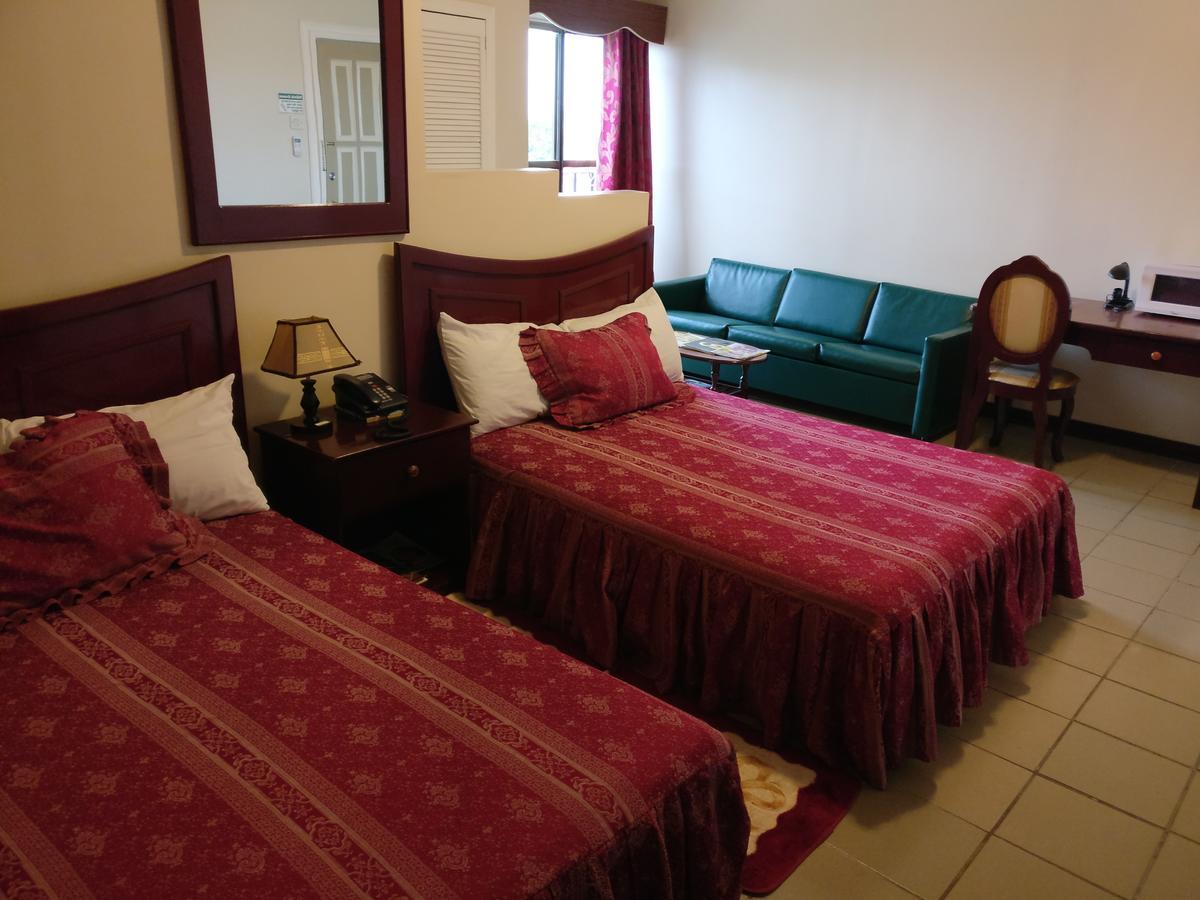 Regency Suites Hotel Джорджтаун Екстериор снимка
