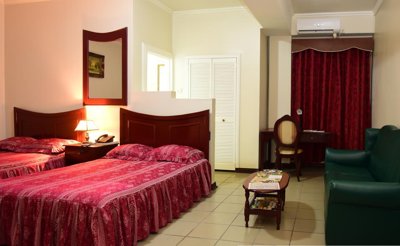 Regency Suites Hotel Джорджтаун Екстериор снимка