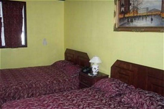 Regency Suites Hotel Джорджтаун Стая снимка